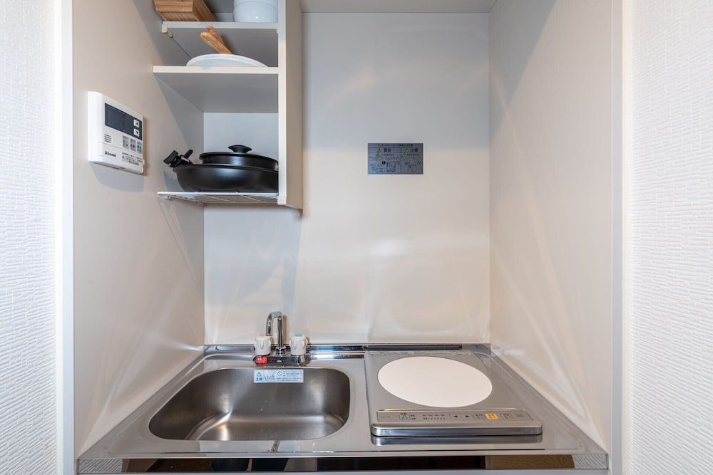 コンフォート トリプルルーム ダブルベッド 1 台ソファーベッド付き パークビュー 専用キッチン0 | INA HOUSE GION