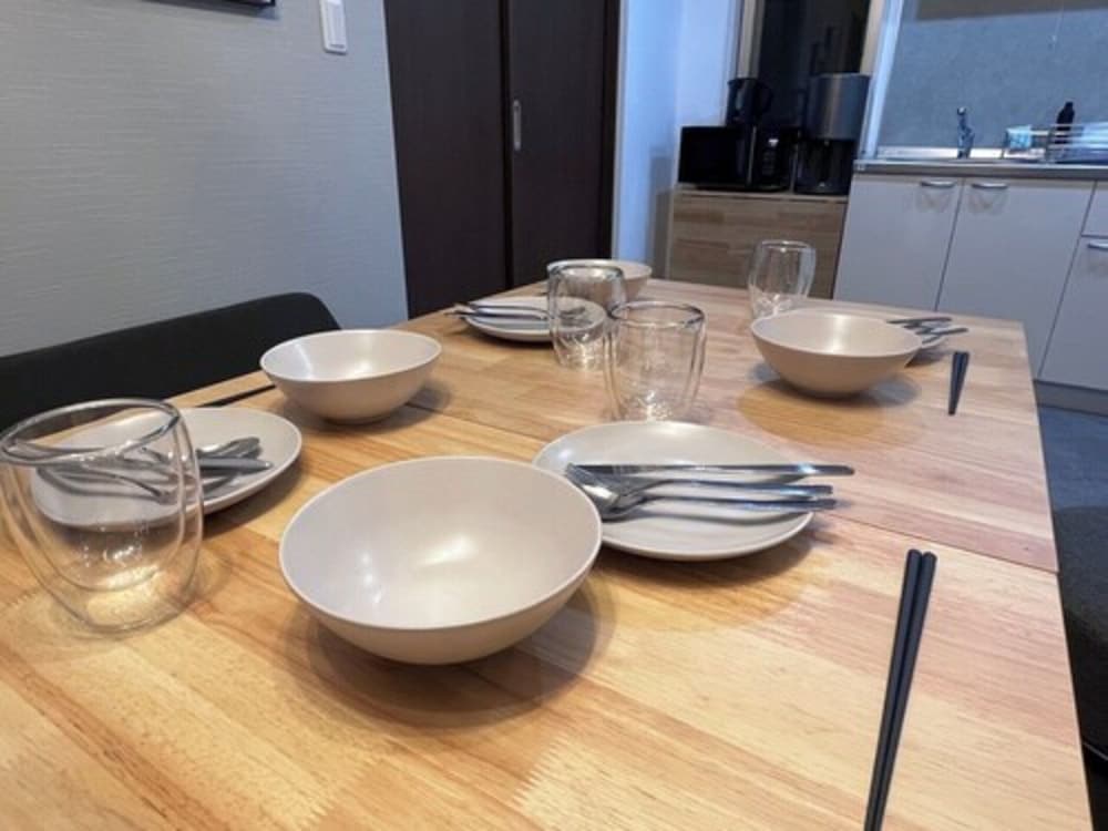 ファミリー アパートメント ペット同伴不可 禁煙（レンタカー付） 客室内のダイニングエリア0 | B／C APARTMENT 浅草花園通 レンタカー／サウナ付きホテル