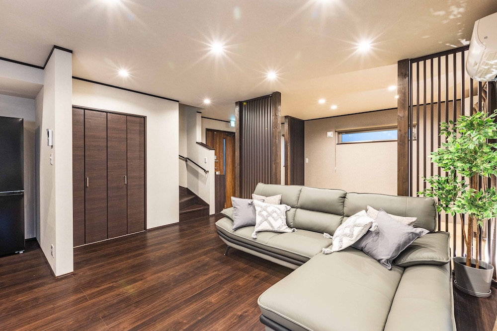 デザイン ヴィラ リビング エリア1 | PEACE OF REST TAKASHIMA