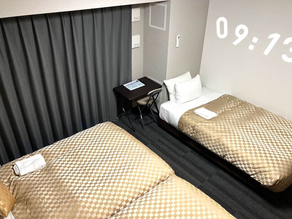 コンフォート トリプルルーム 禁煙 客室6 | メルバブステイオオサカ