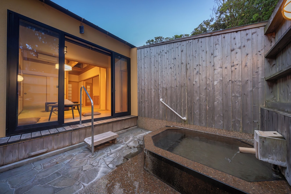 スーペリア ルーム 部屋からの景観0 | そのぎ茶温泉里山の湯宿 つわぶきの花