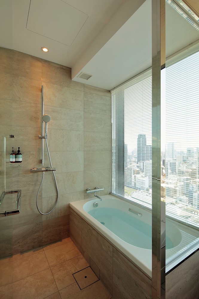 プレミアムトリプル エグゼクティブバーラウンジアクセス付 高層階 禁煙 バスルーム0 | カンデオホテルズ大阪ザ・タワー