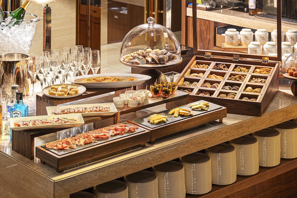 デラックスツイン エグゼクティブバーラウンジアクセス付 高層階 禁煙 エグゼクティブ ラウンジ0 | カンデオホテルズ大阪ザ・タワー