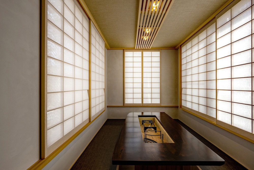 ダブルルーム 客室内のダイニングエリア0 | Moving Inn Tokachi 北の森