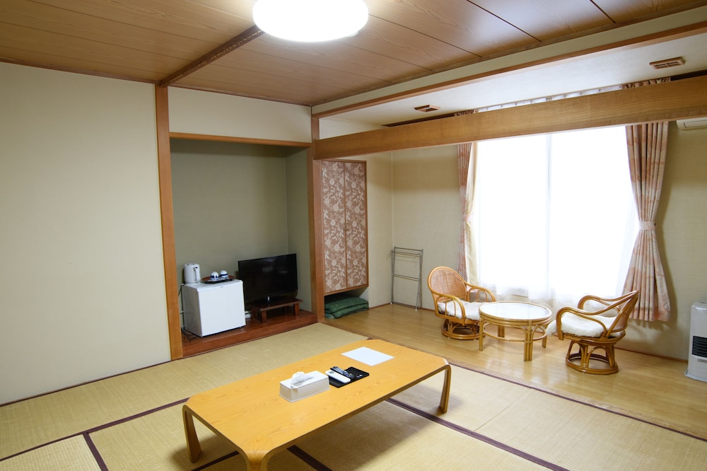 ベーシック 4 人部屋 (電子タバコのみ可) 客室2 | 旅房 はなえみ