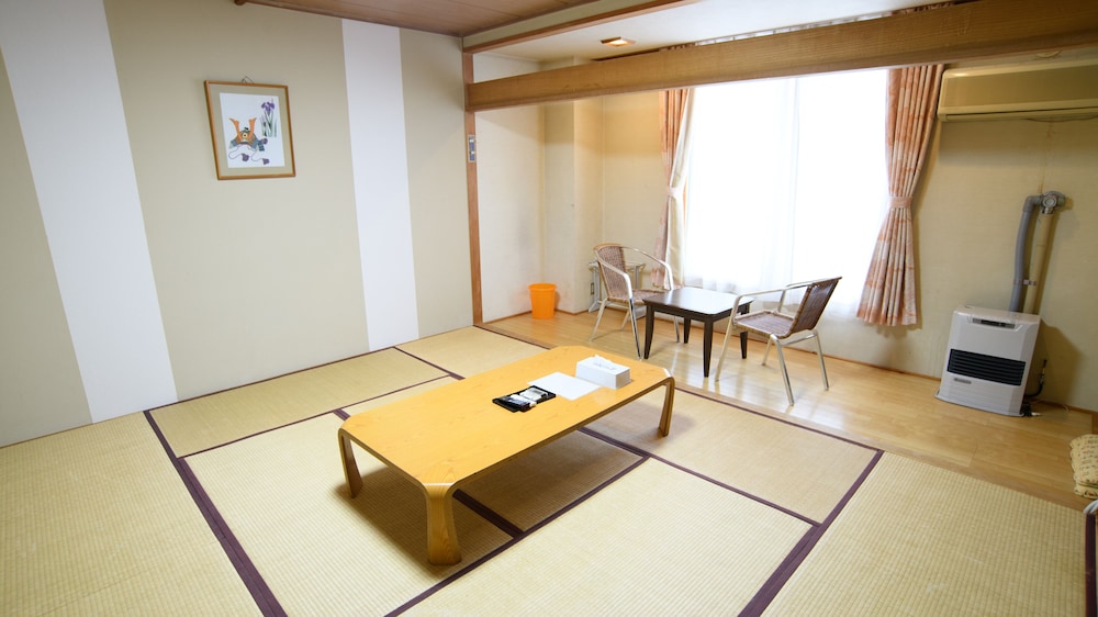 ベーシック 4 人部屋 (電子タバコのみ可) 客室1 | 旅房 はなえみ