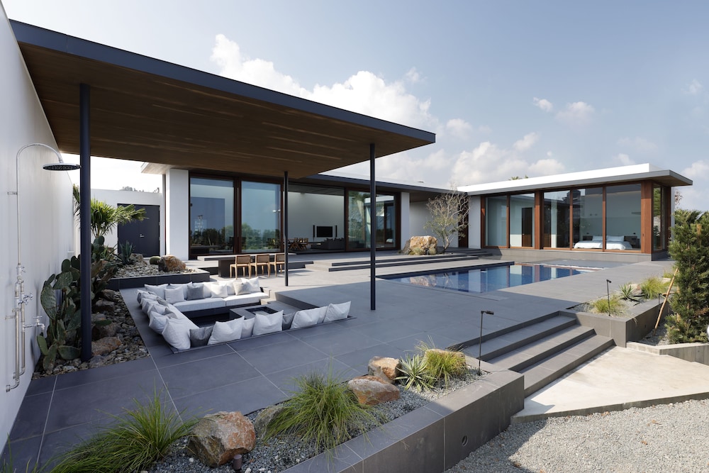 客室1 | NOT A HOTEL AOSHIMA