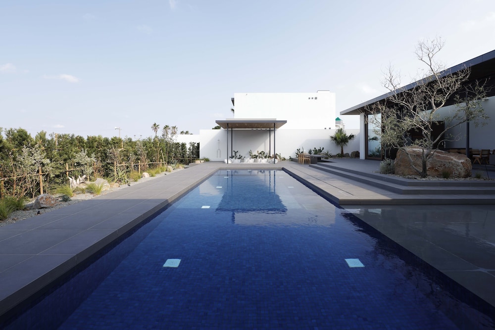 プール1 | NOT A HOTEL AOSHIMA