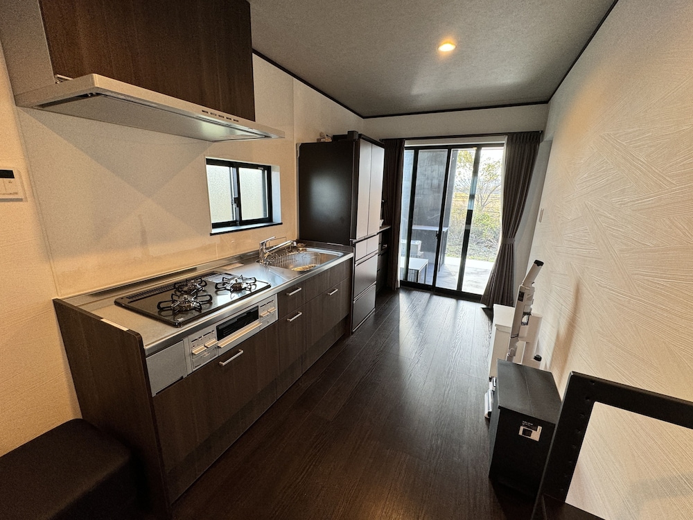 ファミリー ハウス 専用キッチン0 | Windmill Village E-10