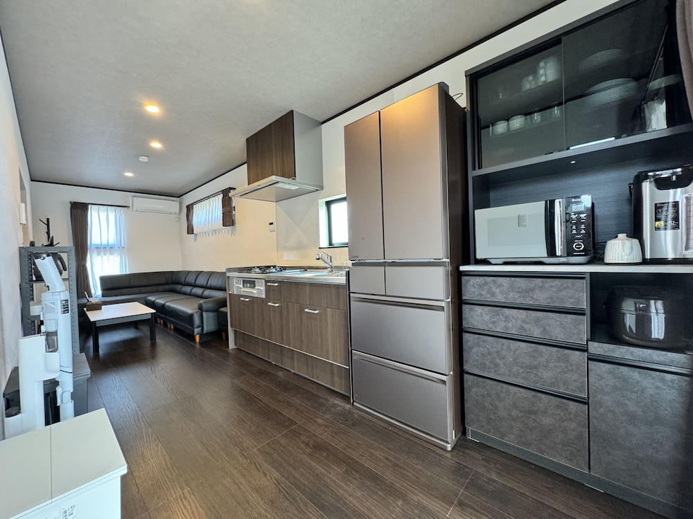 ファミリー ハウス 専用キッチン1 | Windmill Village E-10