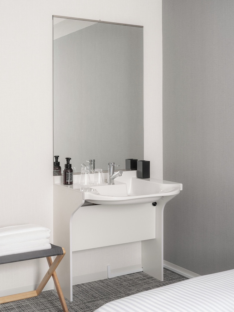 ダブルルーム バリアフリー 禁煙 バスルーム1 | ネストホテル石垣マエサトビーチ