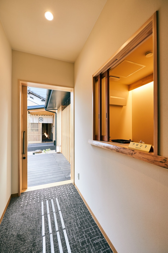 フロント1 | 町住客室 秩父宿
