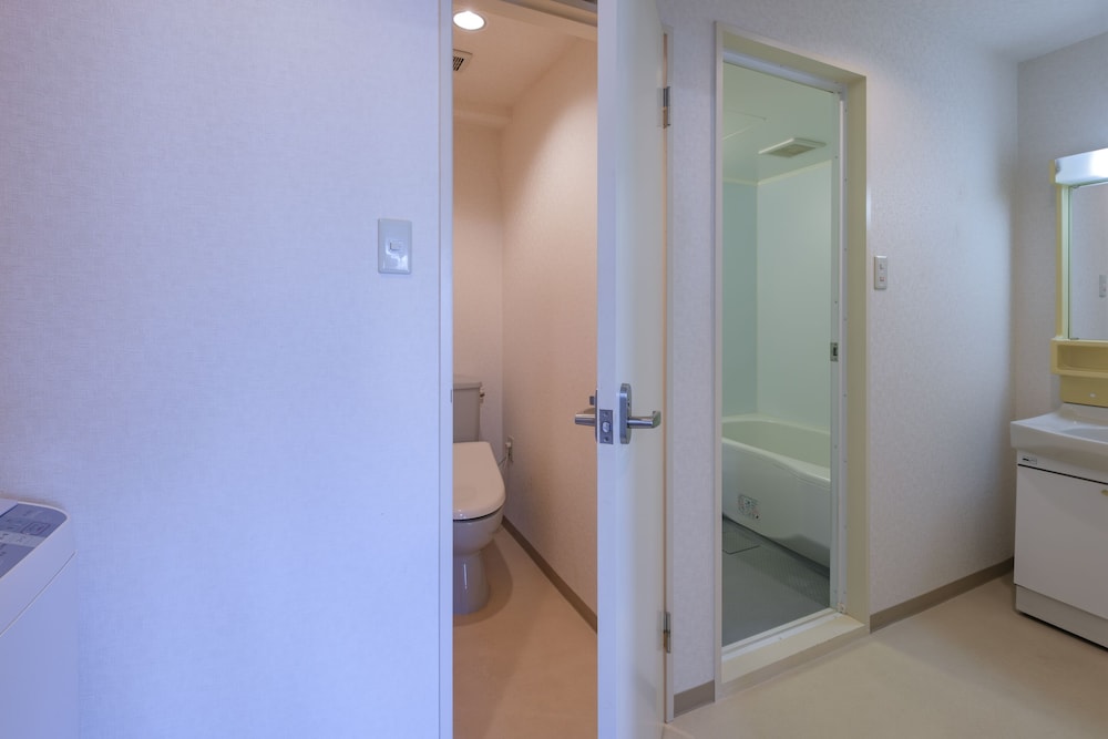 ジュニアスイートルーム　クイーンベッド1台　禁煙　清掃料金別　連泊時の清掃なし バスルーム0 | 宮崎マンゴーホテル