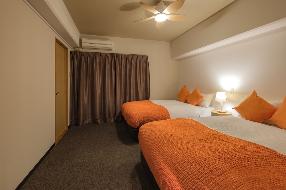 ジュニアスイートルーム　セミダブルベッド2台＆キッチン付　禁煙　清掃料金別　連泊時の清掃なし 客室4 | 宮崎マンゴーホテル