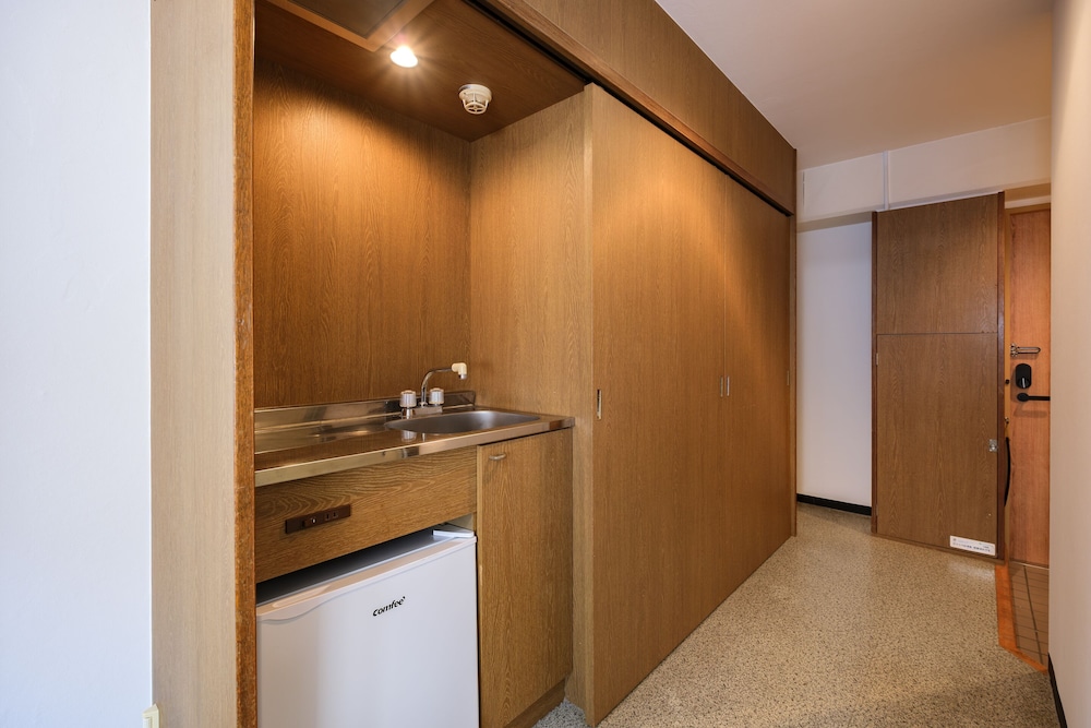 スタンダードルーム　ダブルベッド1台マッサージチェア1台付　禁煙　清掃料金別　連泊時の清掃なし 専用簡易キッチン0 | 宮崎マンゴーホテル