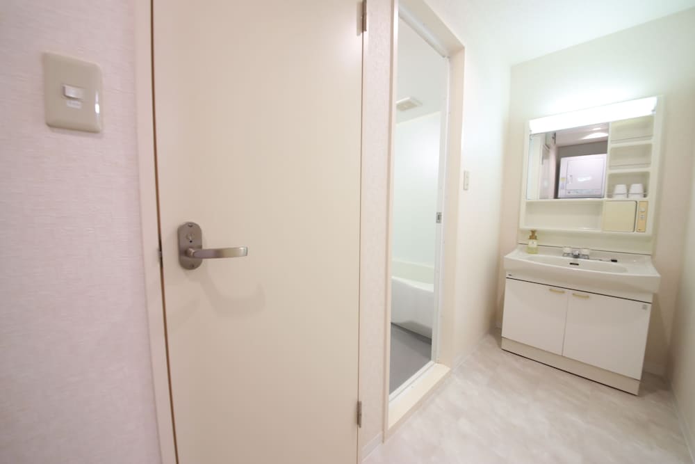 ジュニアスイートルーム　クイーンベッド1台　禁煙　清掃料金別　連泊時の清掃なし バスルーム3 | 宮崎マンゴーホテル