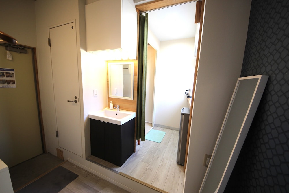 エコノミー 4 人部屋 シービュー 専用キッチン2 | 熱川サウナ小屋 ふみなや