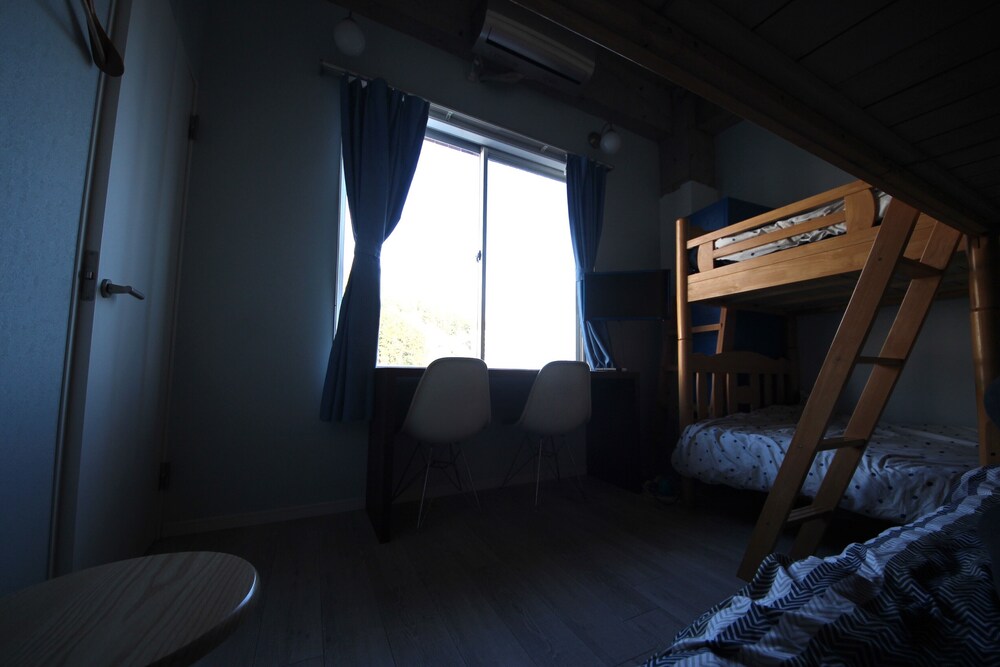 エコノミー 4 人部屋 シービュー 客室3 | 熱川サウナ小屋 ふみなや