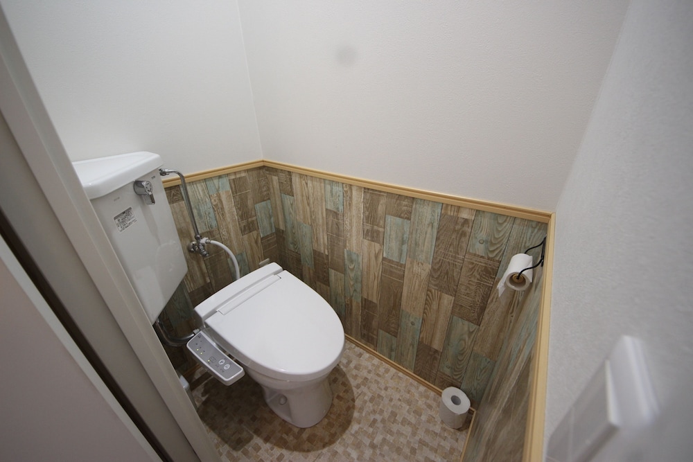 エコノミー 4 人部屋 シービュー バスルーム0 | 熱川サウナ小屋 ふみなや