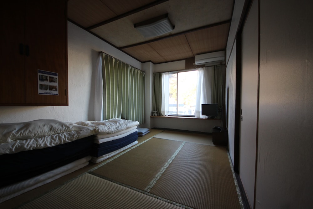 ベーシック アパートメント | 熱川サウナ小屋 ふみなや