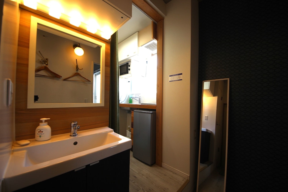 エコノミー 4 人部屋 シービュー 専用キッチン0 | 熱川サウナ小屋 ふみなや