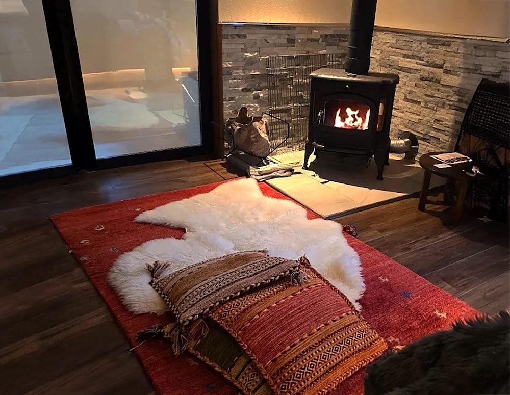 Hanz Outdoor Villa ながや リビング エリア1 | ハンズアウトドアリゾート (旧グランピングヴィラハンズ河口湖)