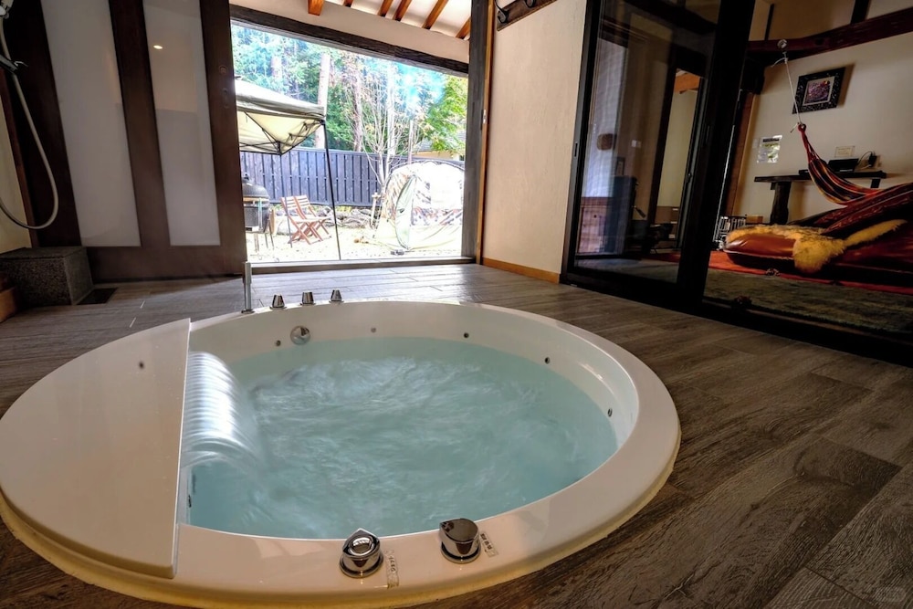 Villa 専用スパ浴槽0 | グランピングヴィラハンズ河口湖