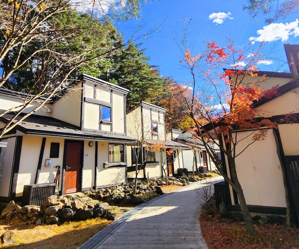 ハンズアウトドアリゾート (旧グランピングヴィラハンズ河口湖)