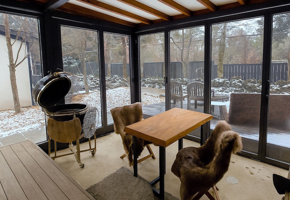 Hanz Outdoor Villa 離れ C テラス / パティオ1 | ハンズアウトドアリゾート (旧グランピングヴィラハンズ河口湖)