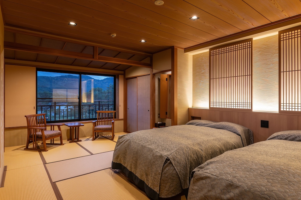 和モダンツイン 11畳 レイクビュー 専用ダイニングルーム 禁煙 | 花心亭しらはま