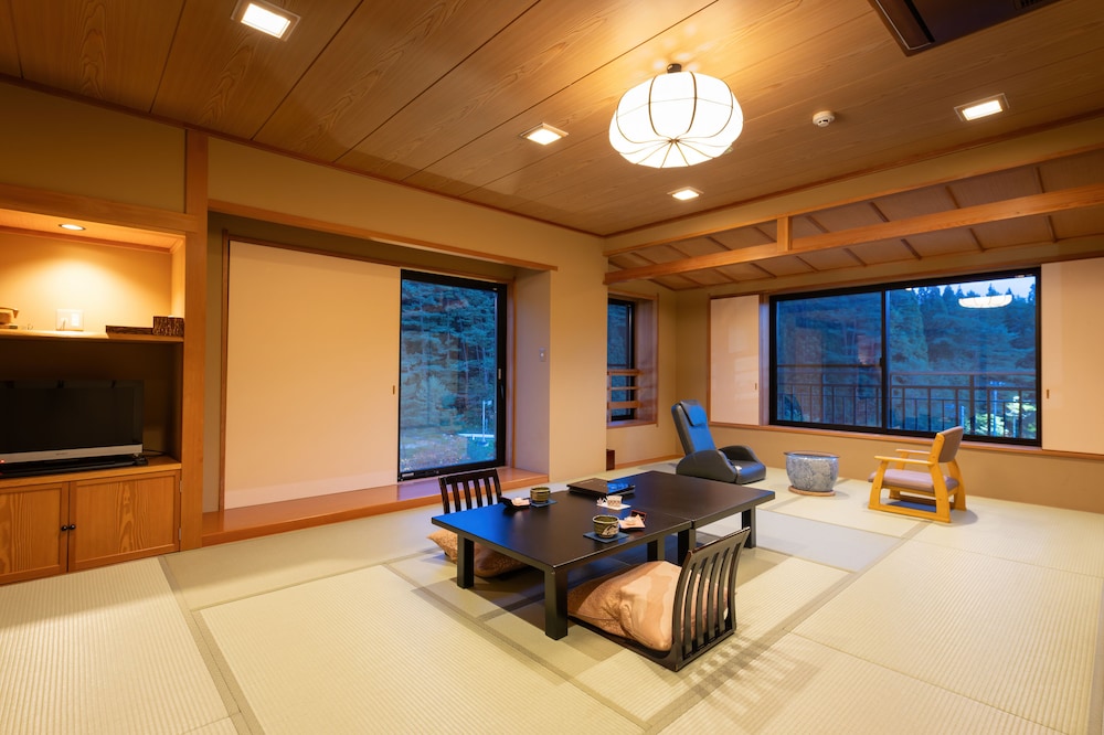 和室 16畳 マウンテンビュー 専用ダイニングルーム 禁煙 | 花心亭しらはま