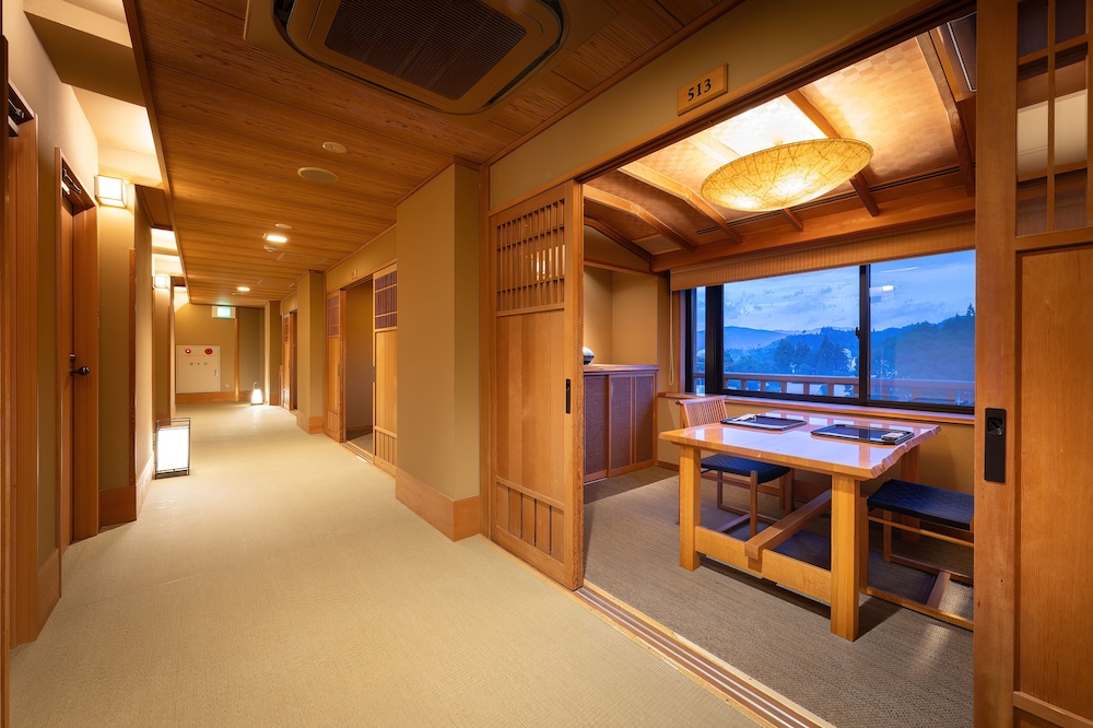 和室 14畳 マウンテンビュー 専用ダイニングルーム 禁煙 客室内のダイニングエリア0 | 花心亭しらはま