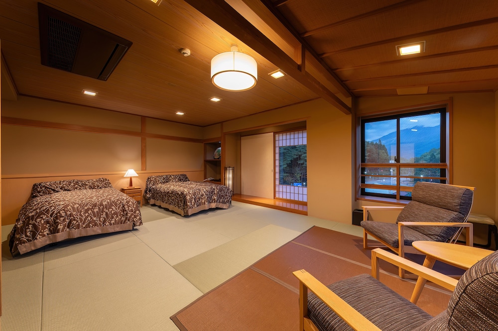 和洋室 16畳 マウンテンビュー 専用ダイニングルーム 禁煙 客室1 | 花心亭しらはま
