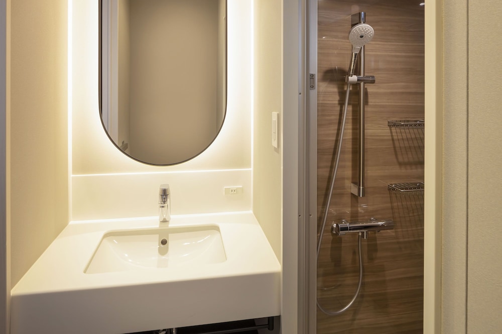 バンクツイン (２段ベッド, シャワーブース完備) バスルーム0 | ホテルコメント横浜関内