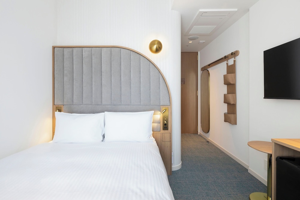 セミダブルルーム (シャワーブース完備) 客室1 | ホテルコメント横浜関内