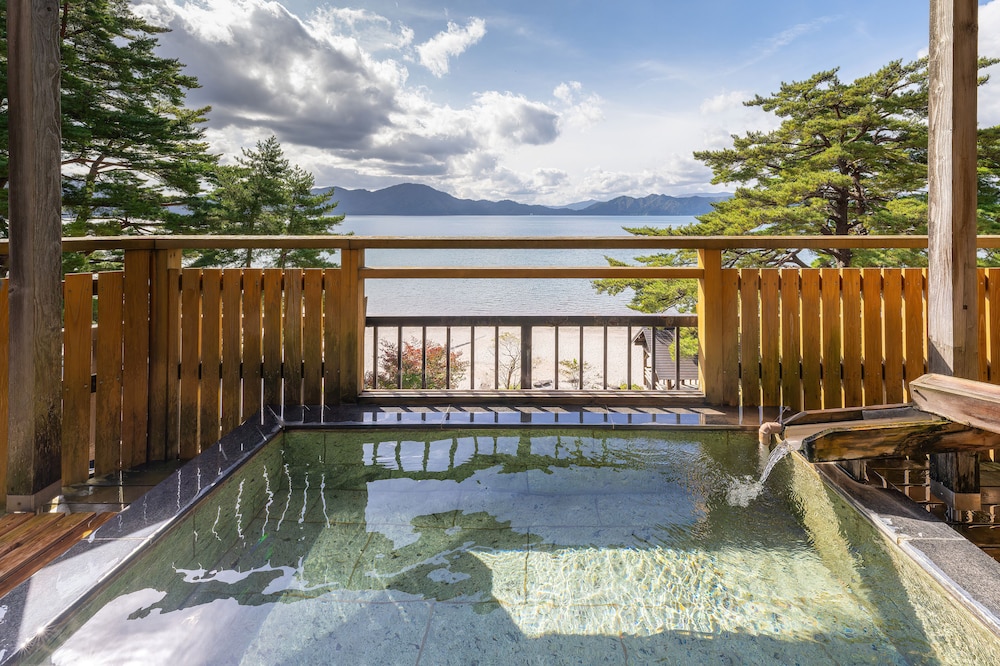 メインイメージ | 湖畔浪漫の宿かたくりの花