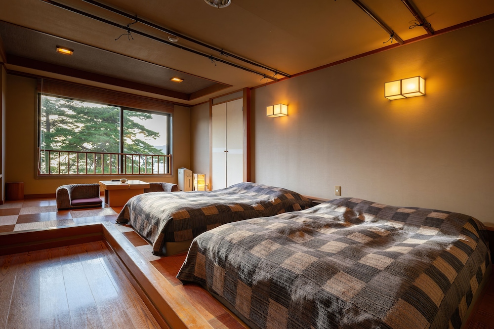 【全室レイクビュー】和洋室ローベッドツイン（32平米） | 湖畔浪漫の宿かたくりの花