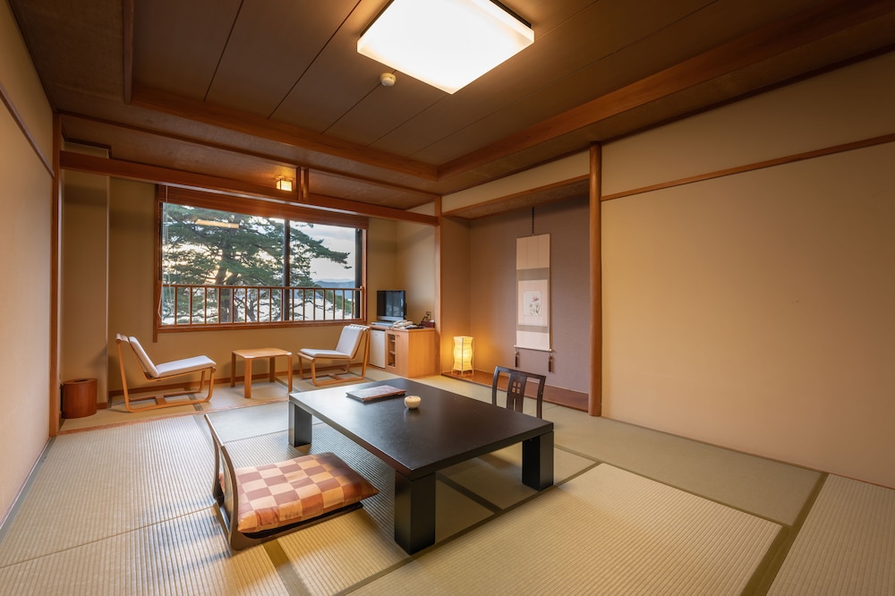 【全室レイクビュー】和室10畳 | 湖畔浪漫の宿かたくりの花