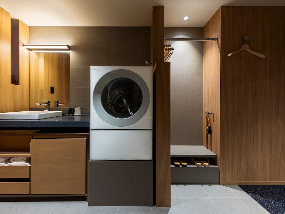 スーペリア ルーム 洗濯機付 クイーンベッド 1 台 禁煙 (160cm) 客室10 | 三井ガーデンホテル京都三条プレミア