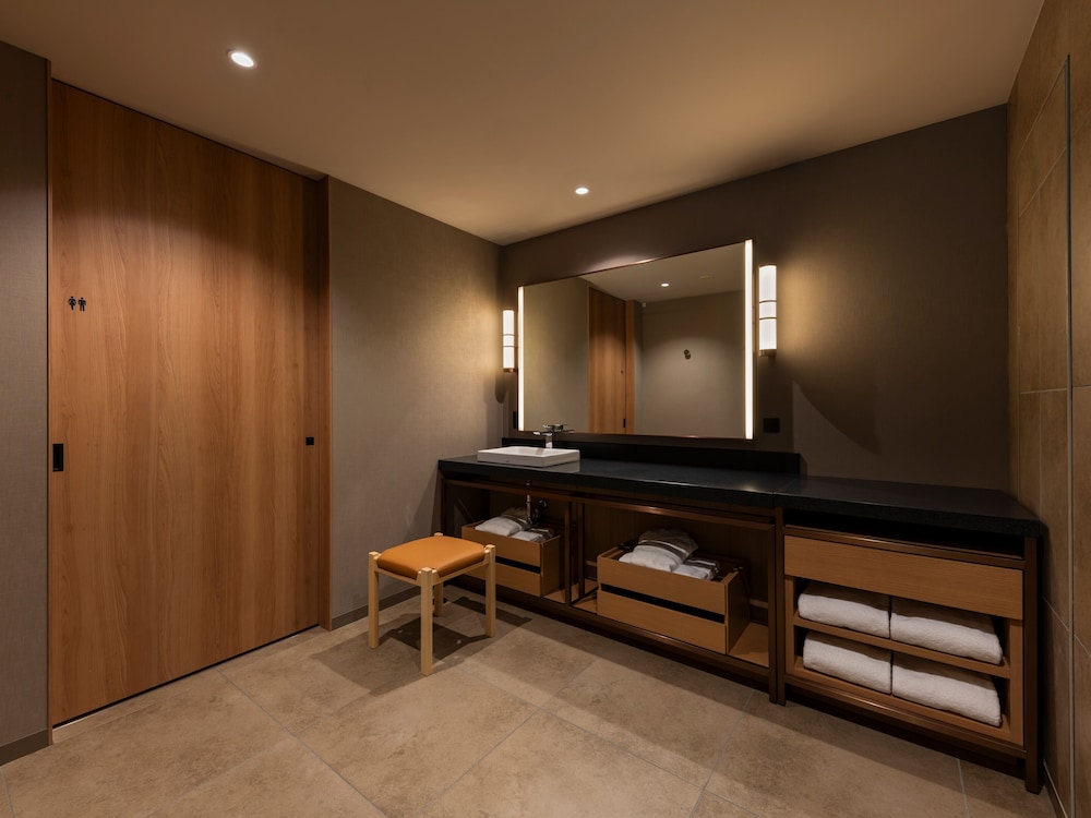 ジュニア スイート 禁煙 (2 beds (160cm×2) 大浴場0 | 三井ガーデンホテル京都三条プレミア