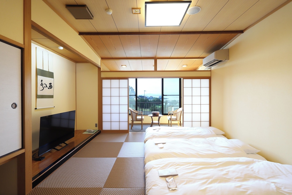 デラックス 4 人部屋 客室0 | 白浜・温泉リゾート海岳