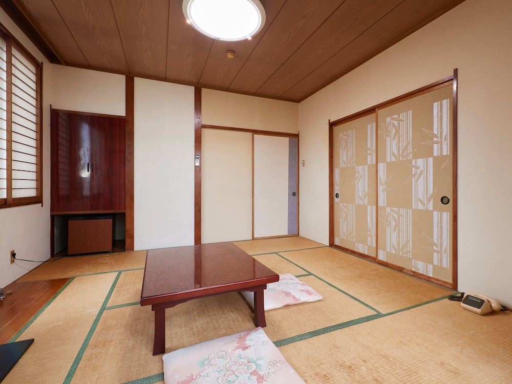 [和室] 1~4名様 (トイレ付) 禁煙 客室2 | ハヤマ荘