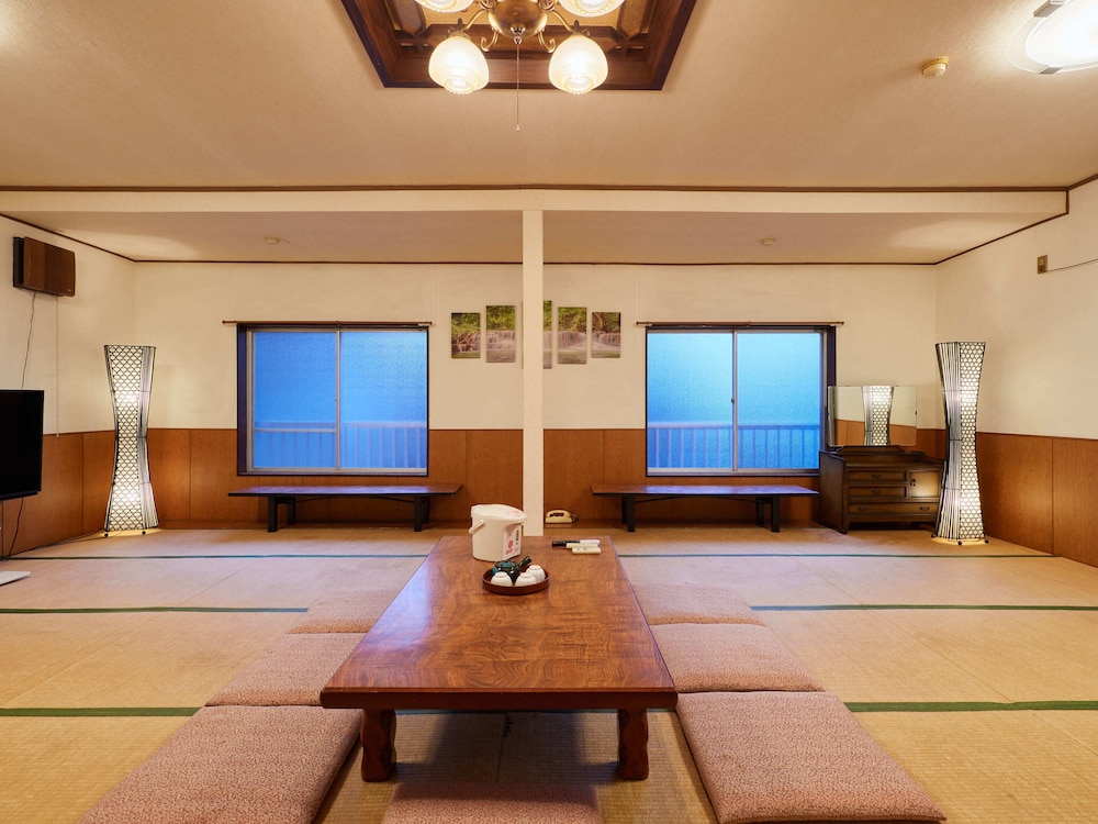 [和室] 1~8名様 喫煙 客室2 | ハヤマ荘