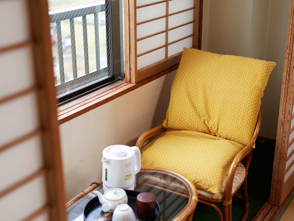 [和室] 1~4名様 (トイレ付) 禁煙 客室1 | ハヤマ荘