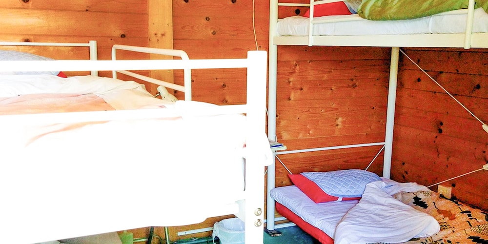 ファミリー コテージ 客室1 | 星逢える宿 森のコテージ気仙沼