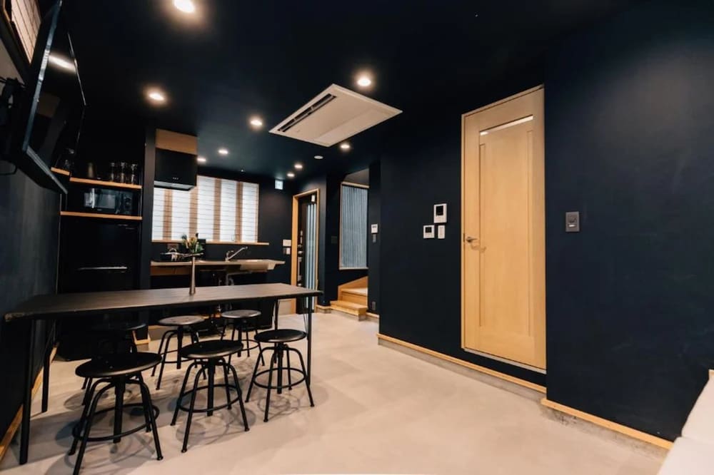 スーペリアファミリールーム 客室内のダイニングエリア0 | 灯々屋