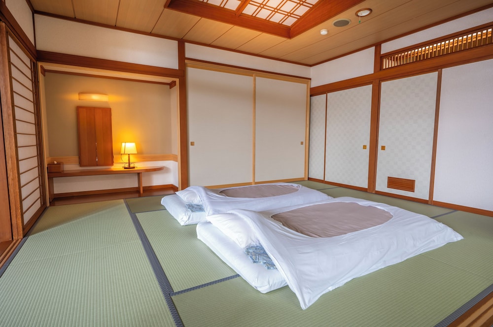 スタンダード スイート 禁煙 ガーデンビュー 客室5 | 猪苗代磐梯山麓温泉　静楓亭