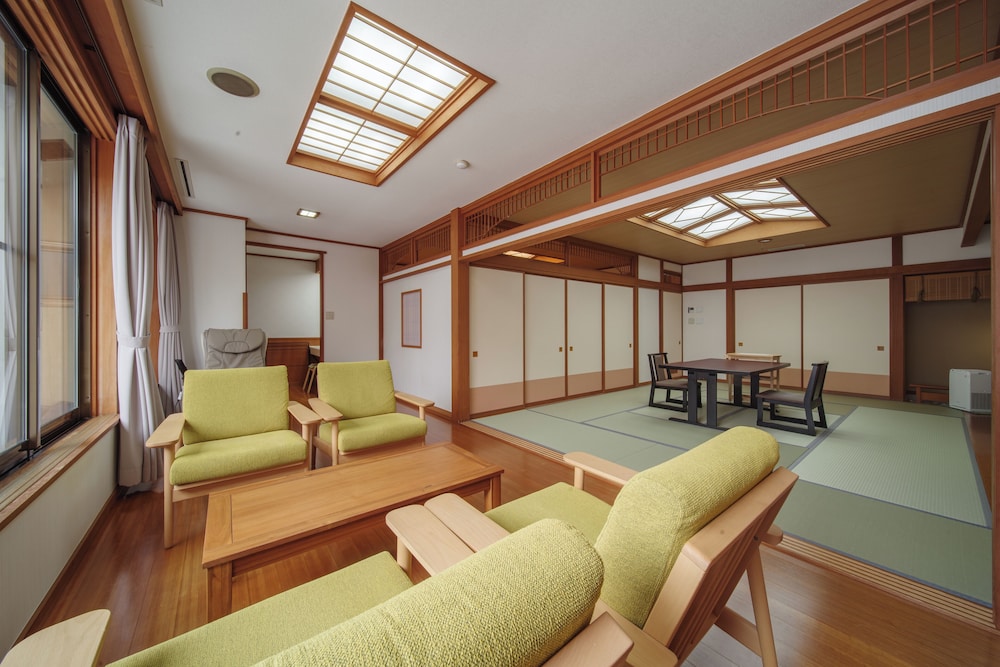 スタンダード スイート 禁煙 ガーデンビュー 客室3 | 猪苗代磐梯山麓温泉　静楓亭