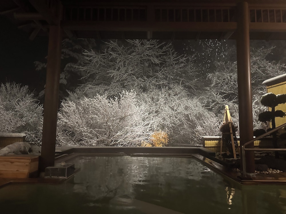 スタンダード スイート 禁煙 ガーデンビュー 客室7 | 猪苗代磐梯山麓温泉　静楓亭