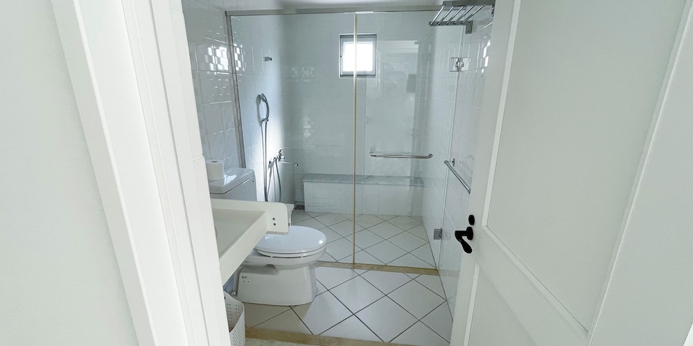 デラックス ルーム バスルーム1 | ブルーシャローズ恩納村リゾート